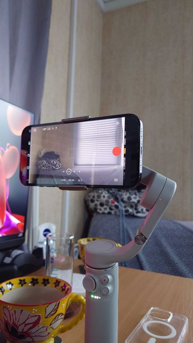 DJI OM5 gimbal за телефон