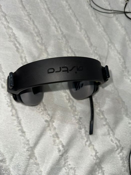 Logitech G29 волан с педали и Astro A10 слушалки