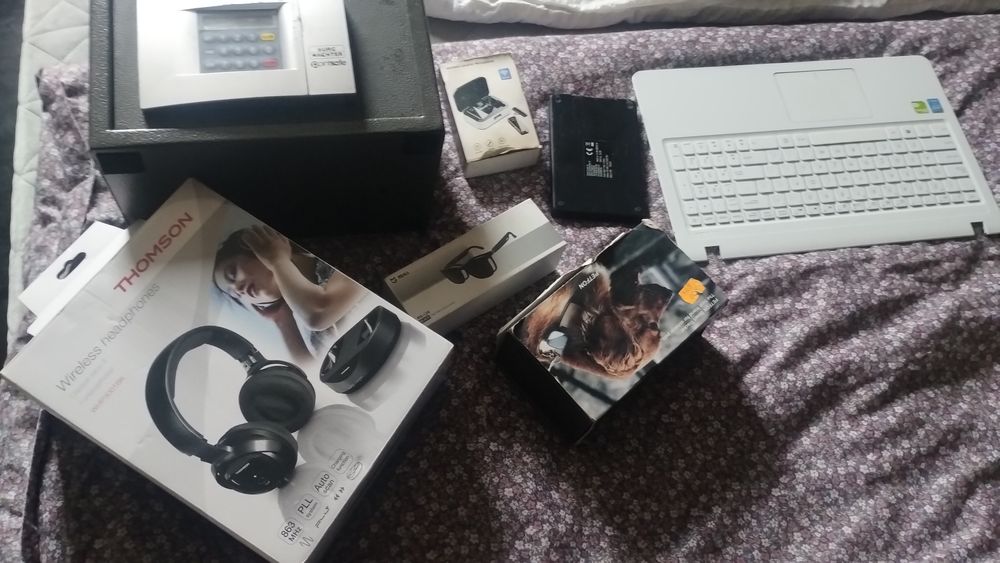 Casti wireless   aproape noi