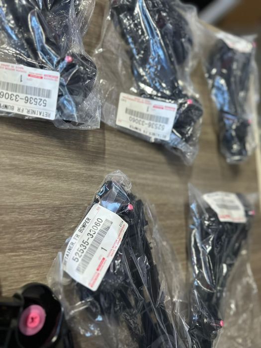 Крепление бампер Toyota Camry 70 orginal