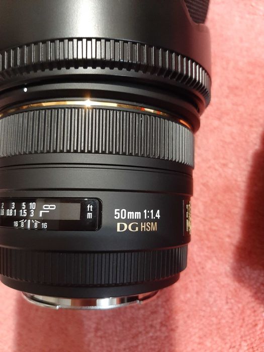 професионален фотоапарат Canon и трите леща