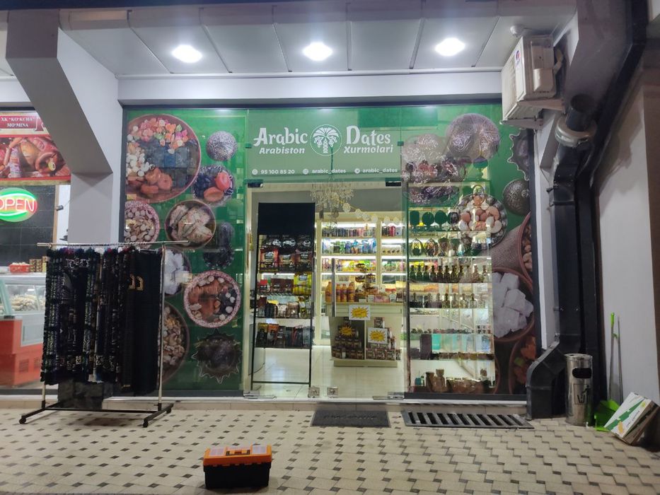 Наружная реклама Реклама на окно,оракал,наклейка,банер