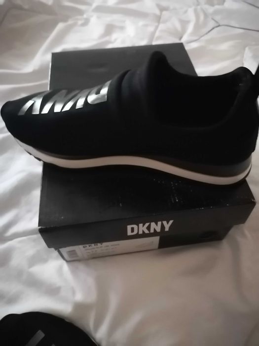 Спортни обувки DKNY