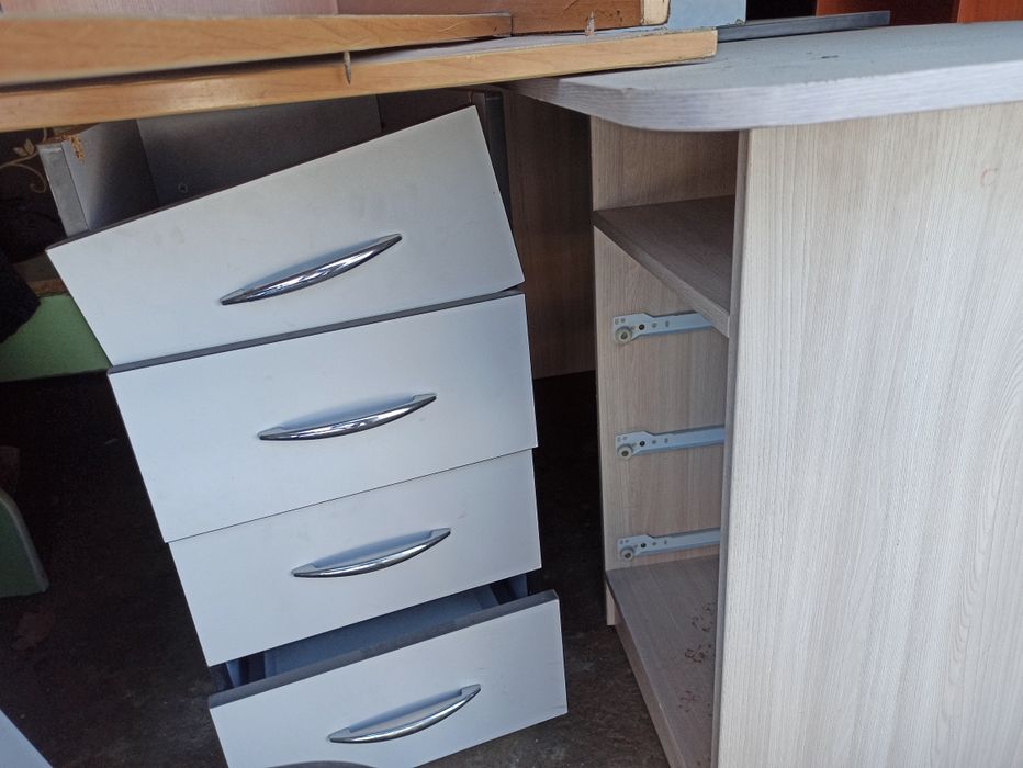 Продается парты и стулья