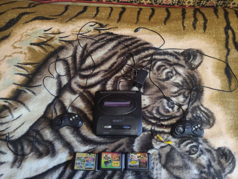 Продам игровую приставку Sega