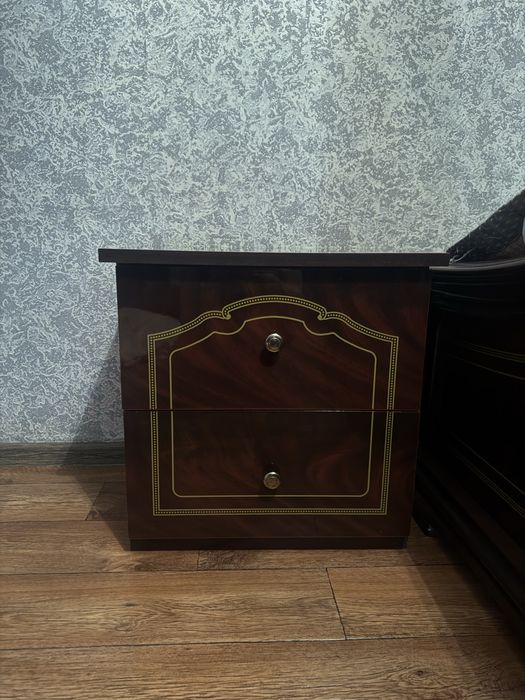 Кровать, комод с зеркалом, шкаф, 2 тумбочки