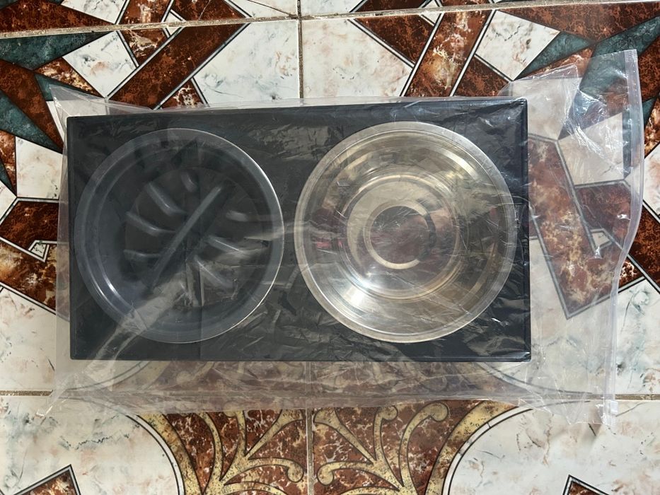 Миска на подставке