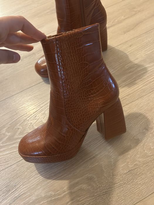 Обувки - Боти - чисто нови !