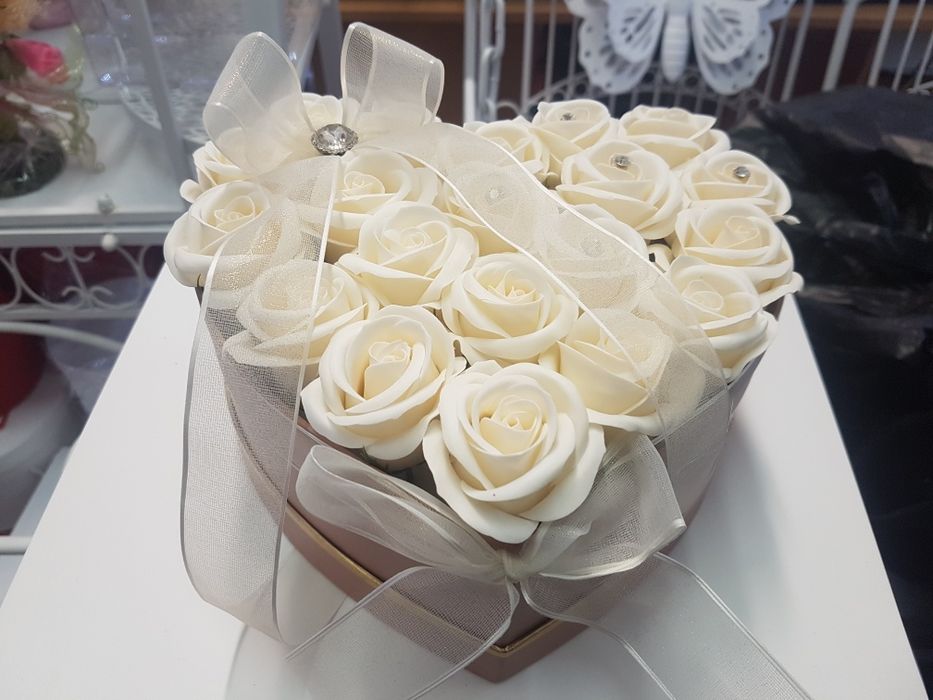 Trandafiri albi din sapun