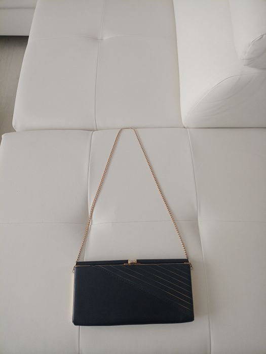 Vând poșetă plic , produs de calitate.