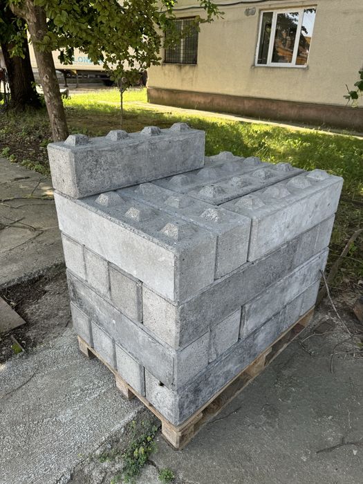 Blocuri de beton tip lego