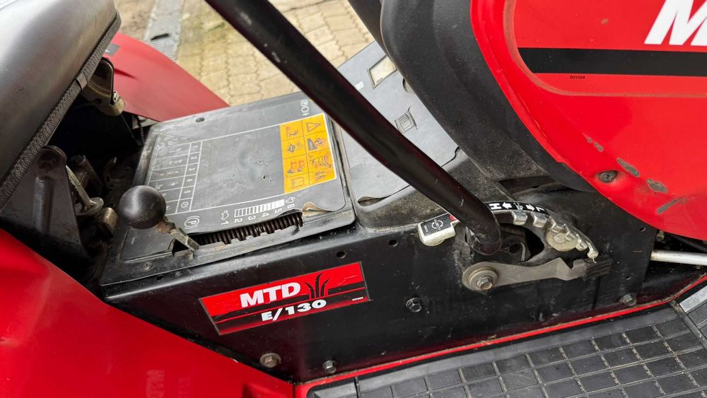 Tractoras de tuns iarba MTD E/130