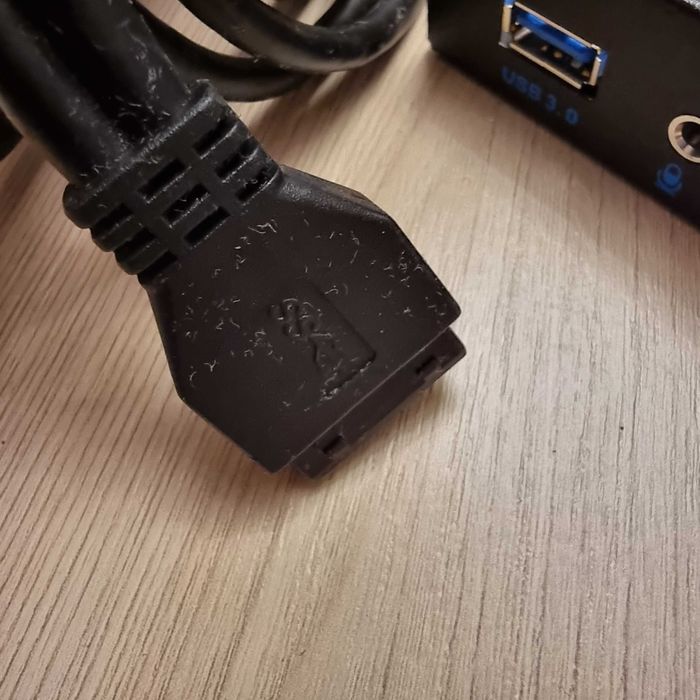 HUB USB port 4in1 + 2x porturi USB 3.0 + jack casti + jack microfon