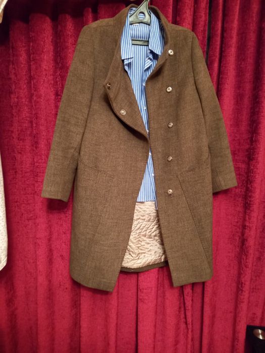 Продаются верхние одежды срочно,пальто.