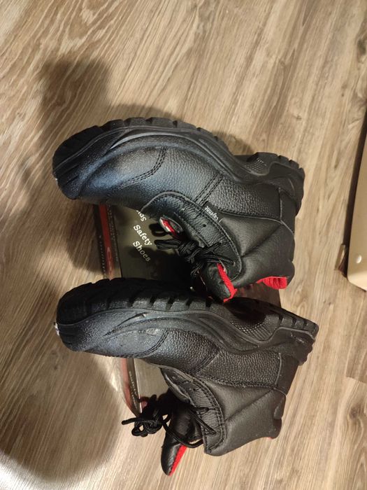 Работни обувки с бомбе