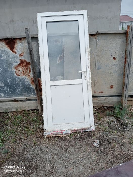 Продается пластиковая дверь