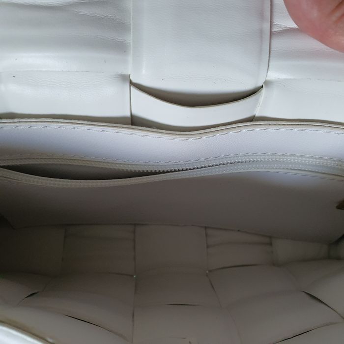 Geanta Bottega Veneta alba padded cassette