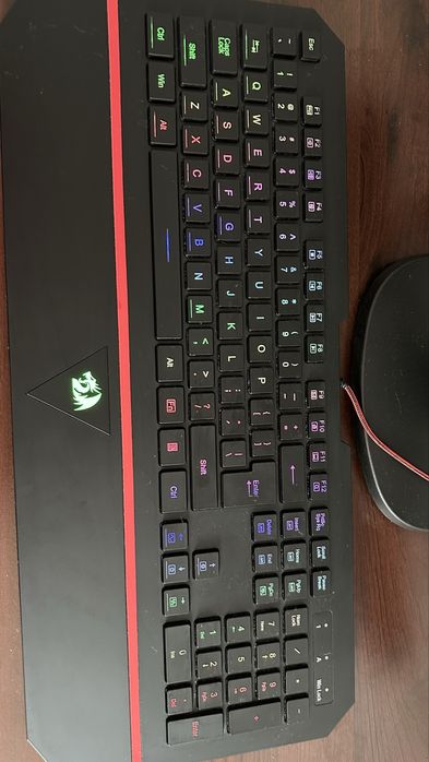 TASTATURA GAMING REDRAGON,RGB(iluminare diverse culori)