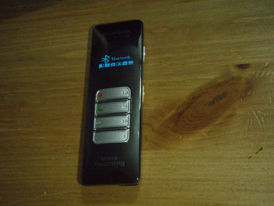 Reportofon digital cu bluetooth 4Gb + slot card microSD, nou