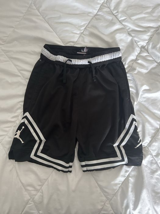 Pantaloni Jordan, Tricou Jack&Jones si Nike Blazers