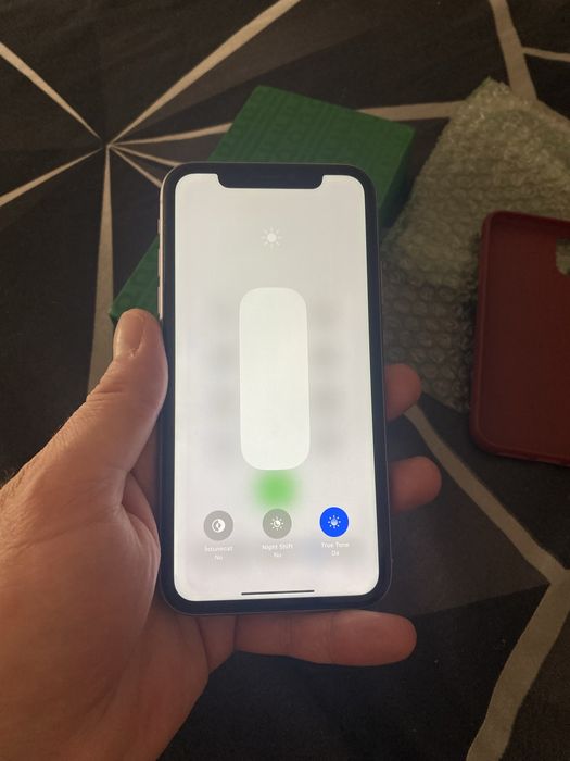 Iphone 11 mov  liber de retea