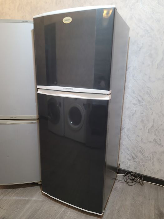 Холодильник" SAMSUNG"  сотилади