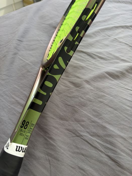 Тенис ракета wilson blade v8