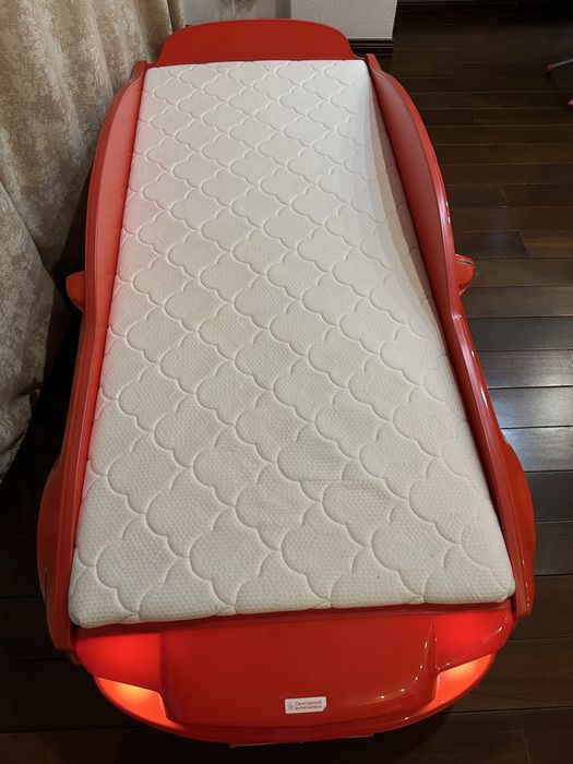 Кровать-машинка детская