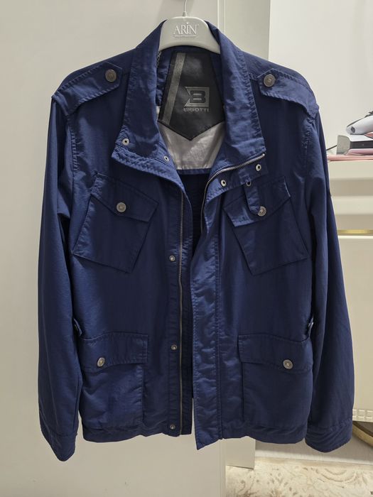 3 jachete Umbro, Bigotti si Adidas, vesta cadou, totul 150 lei