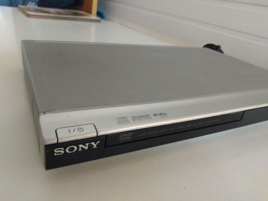 DVD. Sony. dvp -sr 100