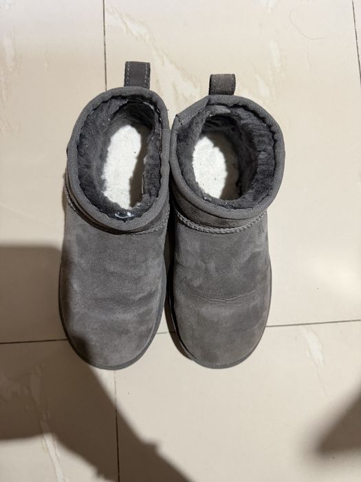 UGG cizme de zăpadă din piele întoarsă Classic Ultra Mini