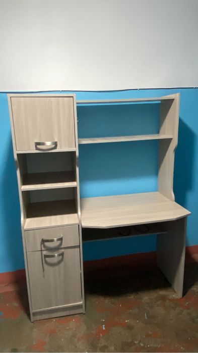 Продам стол компьютерный