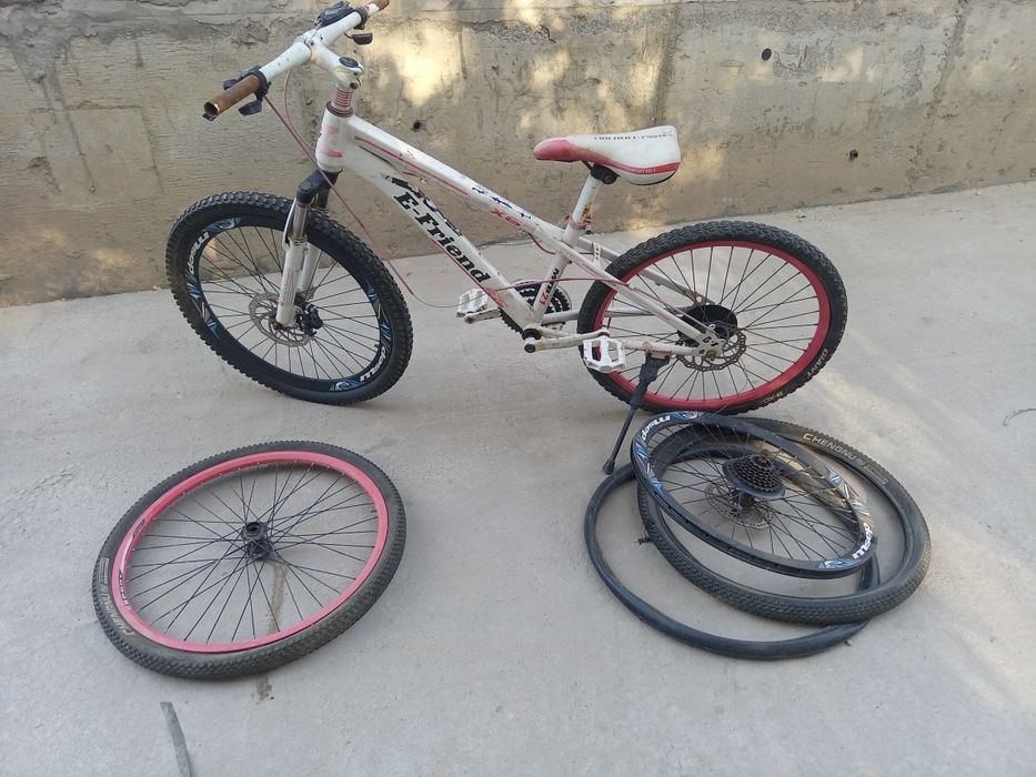 Продается 2 велика, оба за 30к