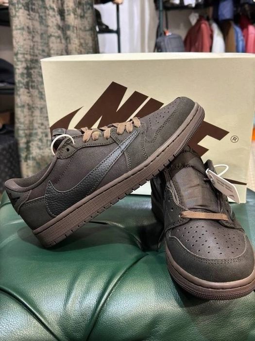 Trawis Scott «Velvet Brown»