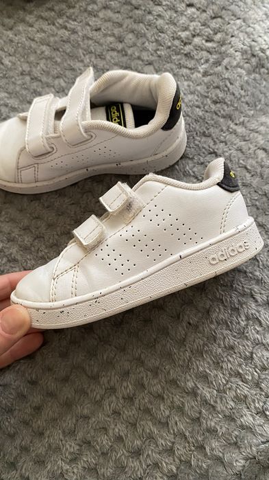 Vand o perechi Adidasi copii