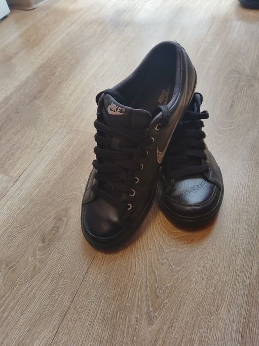 Tenisi de piele Nike nr 42.5