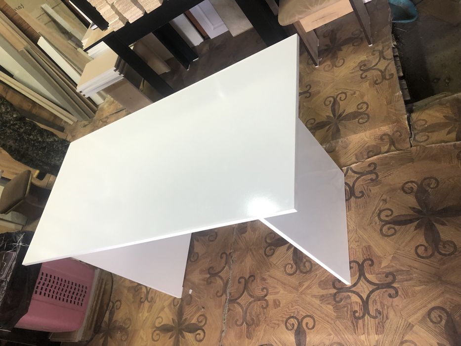 Продам новвй кухонные столы с табуретками