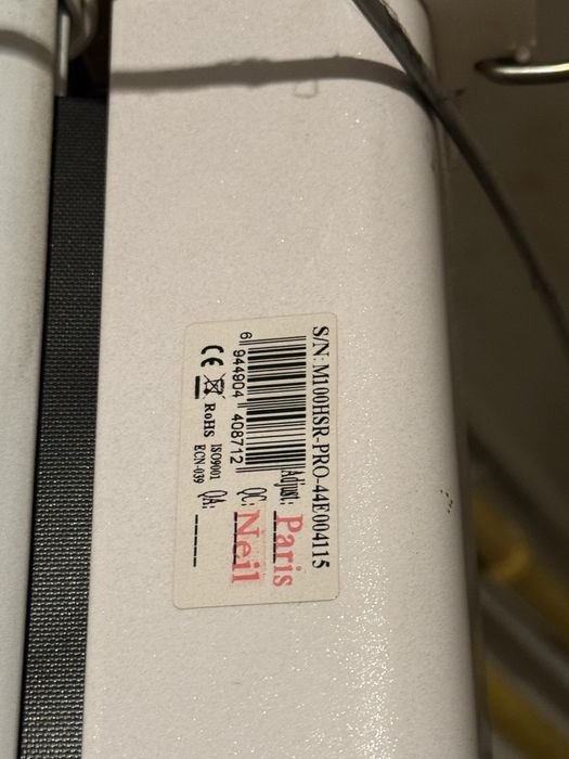 Ecran proiector EliteScreens de 220 cm