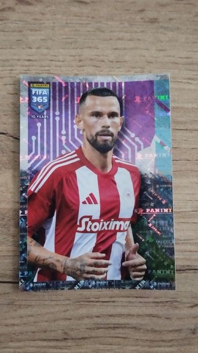 Vând cartonașe cu fotbaliști