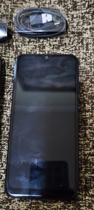 Продаю телефон Samsung A30