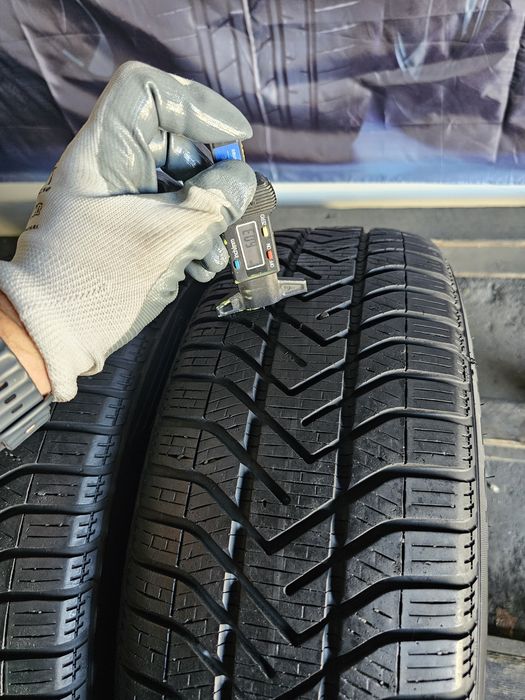 2 anvelope iarna 195 55 16 Pirelli Runflat 2021