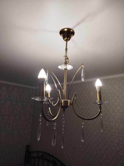 Срочно продам люстры