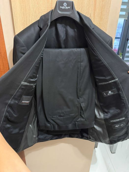 Черен мъжки костюм