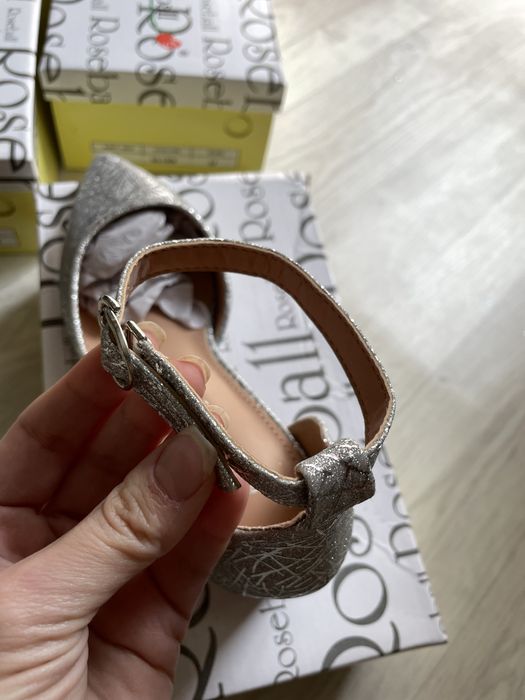 Новые босоножи для девочки