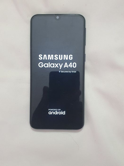 Tel. Samsung A40.