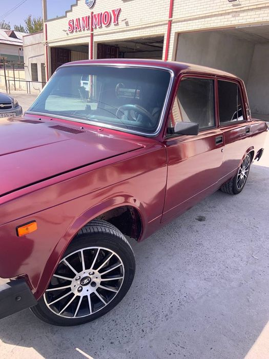 Vaz 2107 lada sotiladi