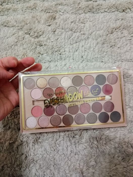 Yangi ten va soch uchun massajor padarkasiga