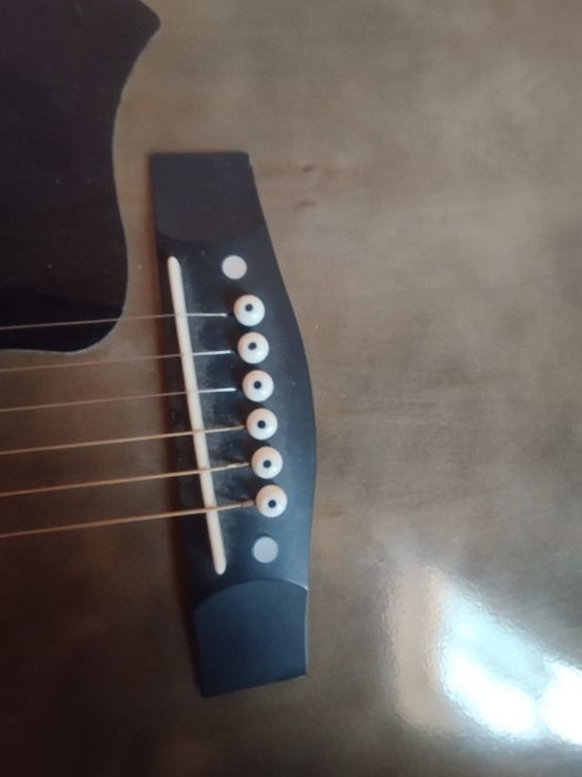 Гитара жақында алынған