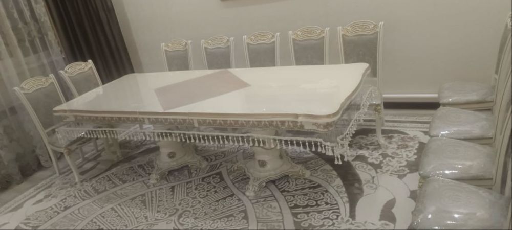 Стол со стульями