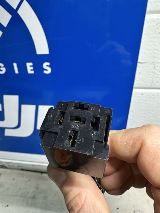 Releu 12vdc 40/30A cu soclu